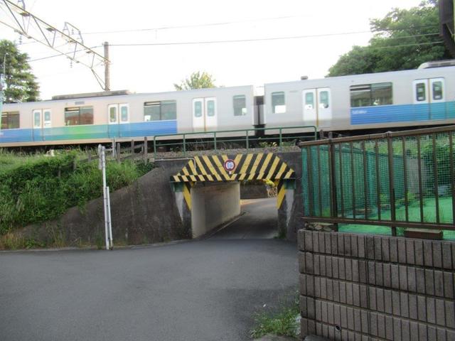 写真③-1 小平霊園西口近くの西武新宿線立体交差.jpg