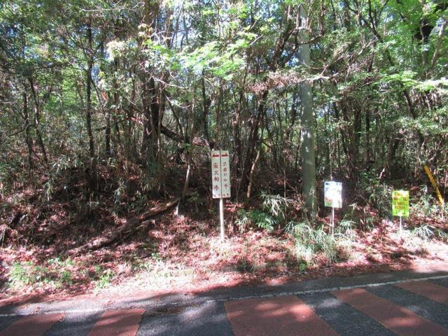 写真⑥ 東大和・武蔵村山の境界表示.jpg