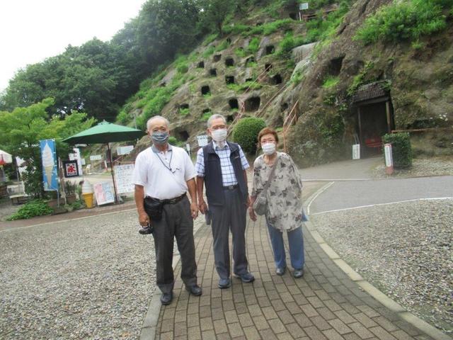 1‐4 吉見百穴前で.jpg